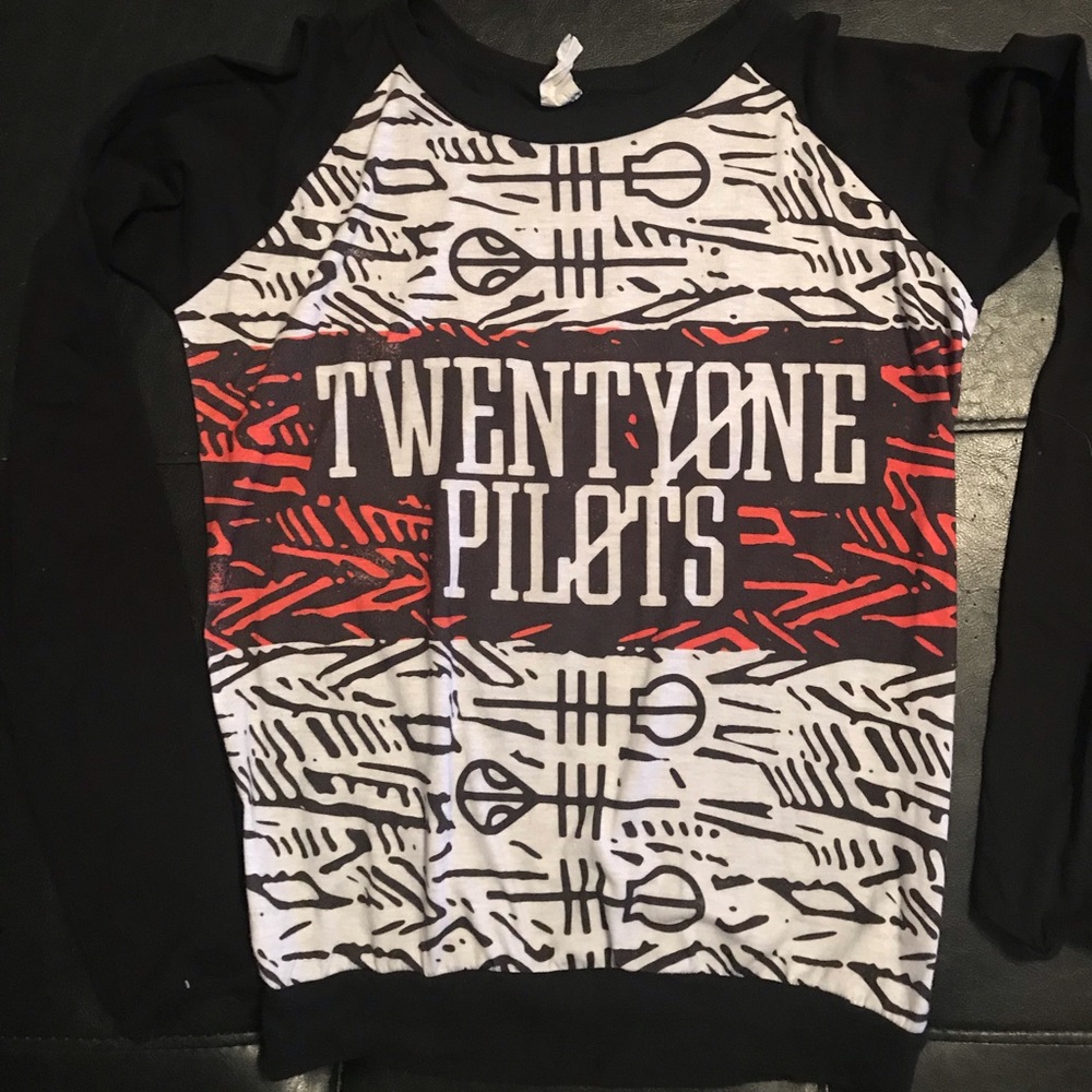 Long sleeved Twenty one pilots band tee.